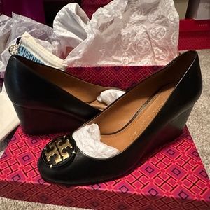 Tory Burch Perfect Black 006 Wedge/Goat Leather Size 7